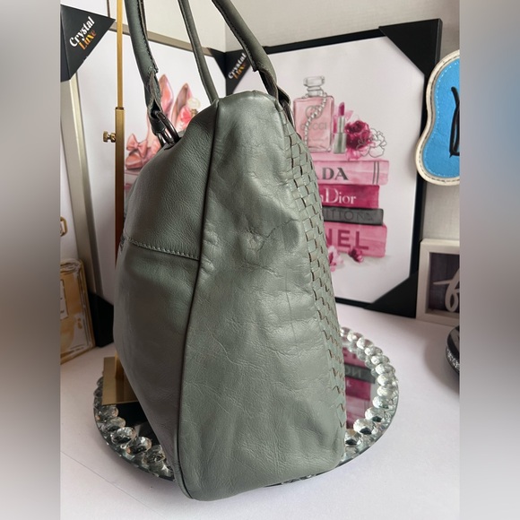 Handcrafted in India Woven real Leather Handbag - Picture 6 of 12